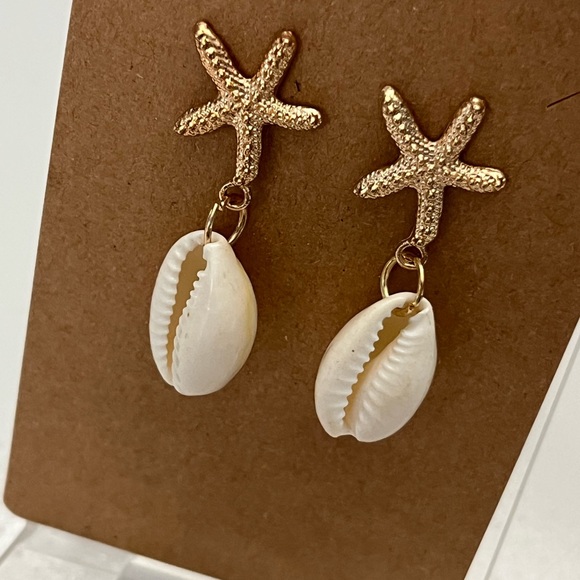 Starfish Earrings with cowrie shell | NWT - Picture 4 of 9